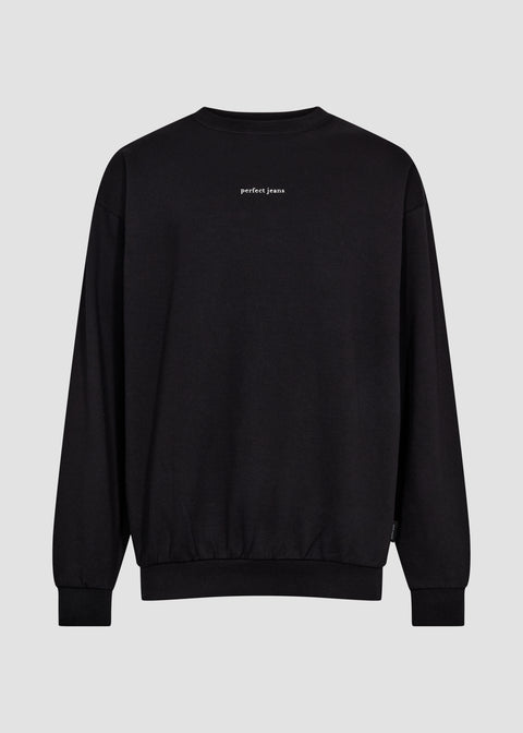 Sort unisex sweatshirt fra Perfect Jeans, med hvidt logo midt på brystet, set forfra.