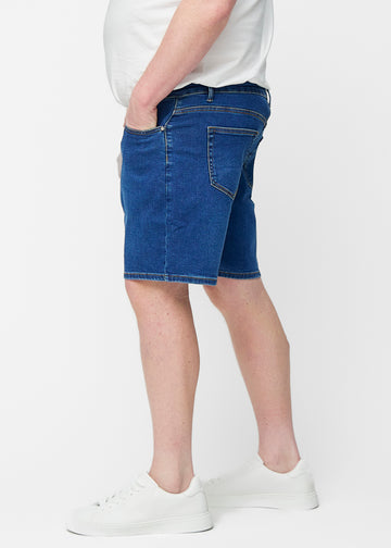 Dark blue denim shorts for men in the colour Oceans with a regular fit seen from the side on a plus-size model.