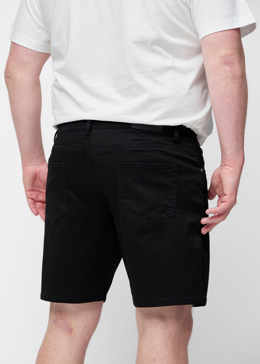 Black shorts for men in the colour Ravens seen from the back on a plus-size model.