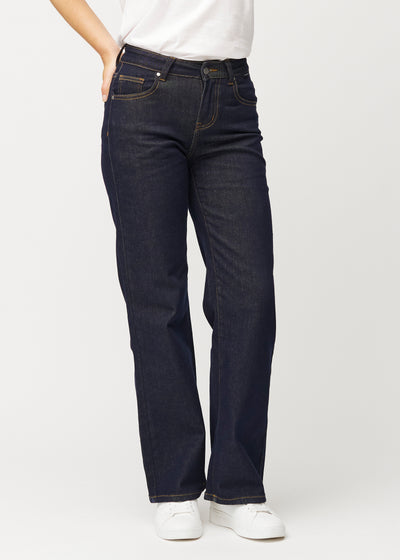 Deep dark blue denim jeans for women in the colour Midnights with a loose fit that sits close at the waist and falls loosely down the legs, seen from the front.