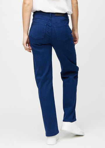 Loose jeans for women in dark blue, color Royals. Back view on a model, showing the overall relaxed fit.