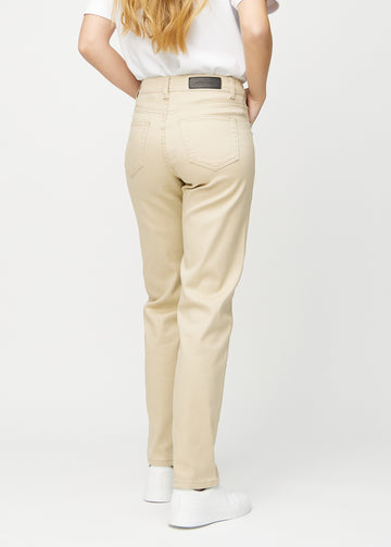 Regular jeans for women in beige, color Gazelles. Side view on a model.