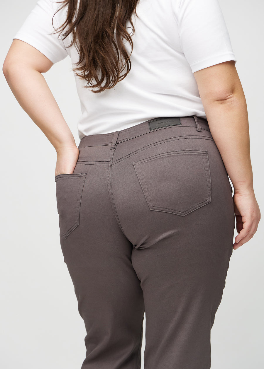 Regular jeans for women in grey-brown, color Thunders. Close-up from behind on a plus-size model, showing fit and details.