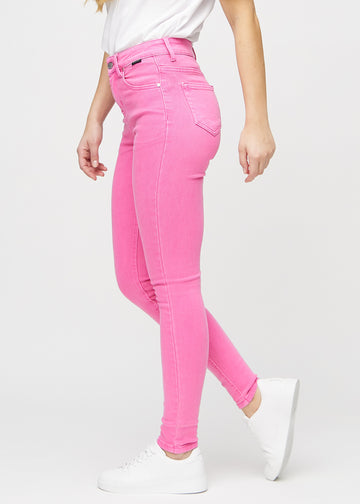 Skinny jeans for women in light pink, color Flamingos. Side view on a model.