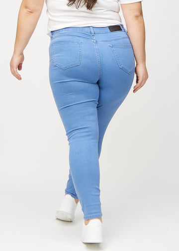 Blue skinny jeans seen from the back on a plus-size model, so the entire product can be seen.
