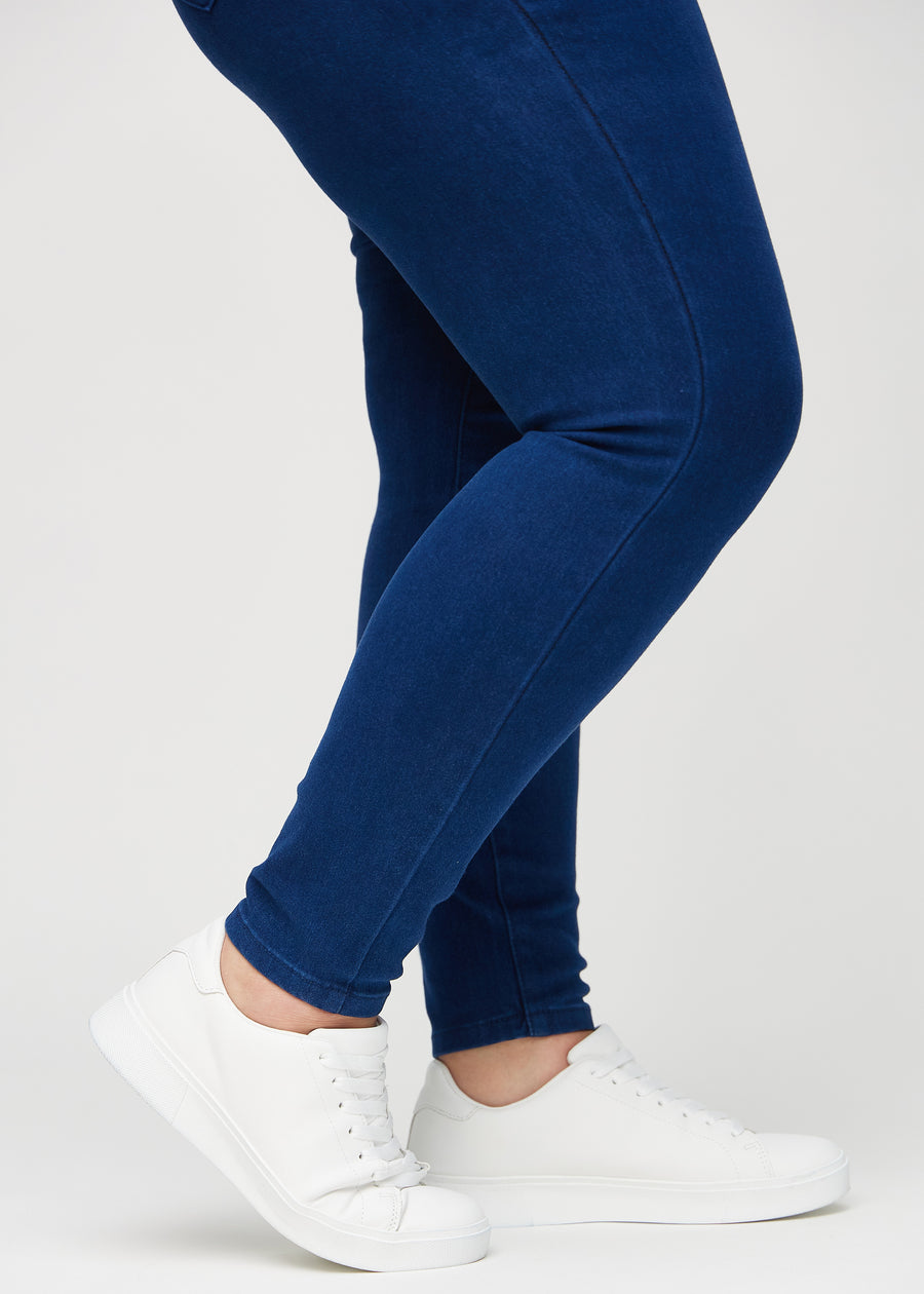The ankles of a plus-size model, so you can see how tightly the jeans fit.