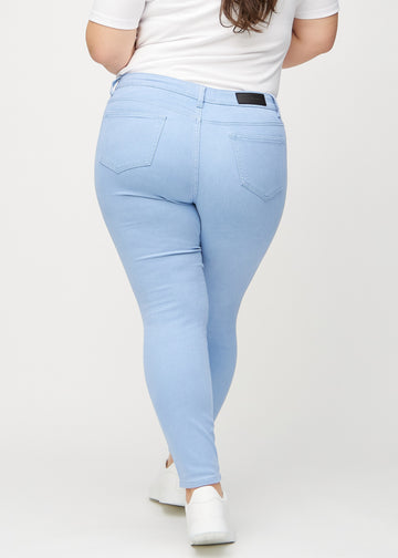Skinny jeans for women in light blue, color Skies. Back view on a plus-size model, showing the overall fit.