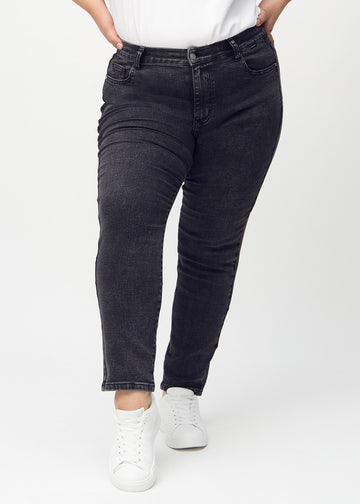 Slim jeans for women in dark grey, color Shadows. Front view on a plus-size model, showing a close fit through the leg with a little more room at the ankle.
