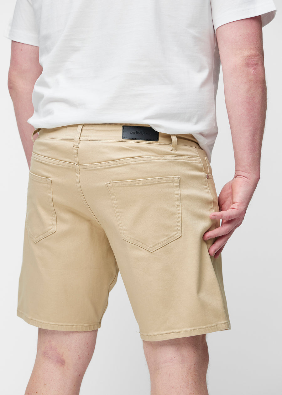 Beige shorts for men in the colour Gazelles seen from the back close up on a plus-size model.