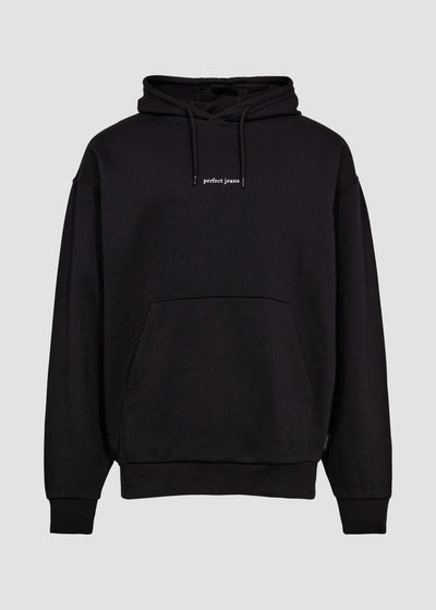 Sort unisex hoodie fra Perfect Jeans, med hvidt logo midt på brystet, set forfra.