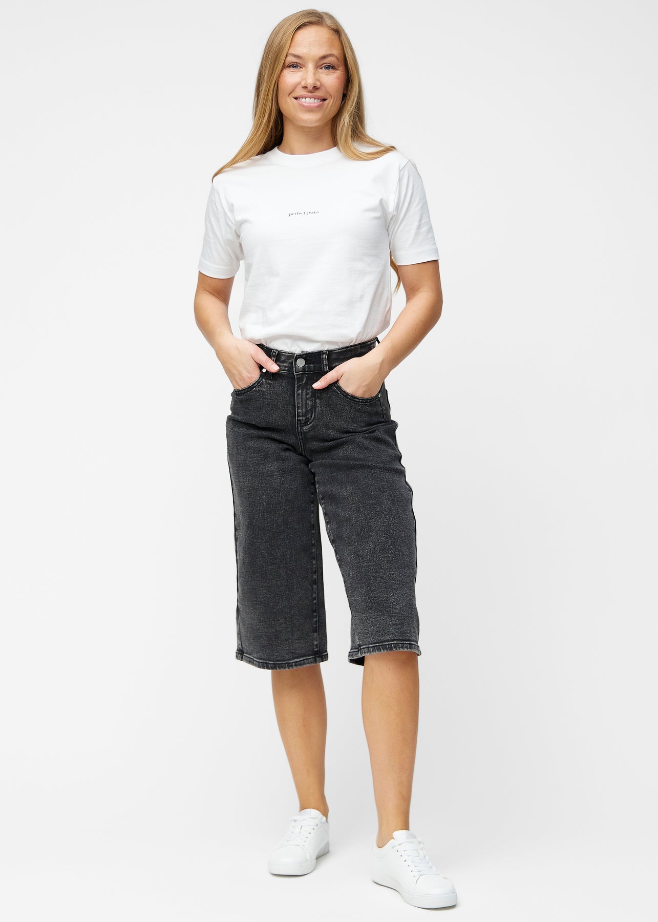 Shadows™ Loose Denim Capris - Dark grey - Women | Perfect Jeans